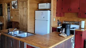 KylskÄp, mikrovÄgsugn, ugn och spishÀll