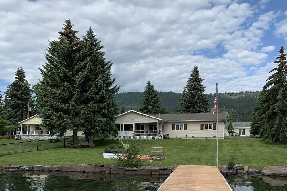 Prime Lakefront home w/guest house, dock, firepit, large yard