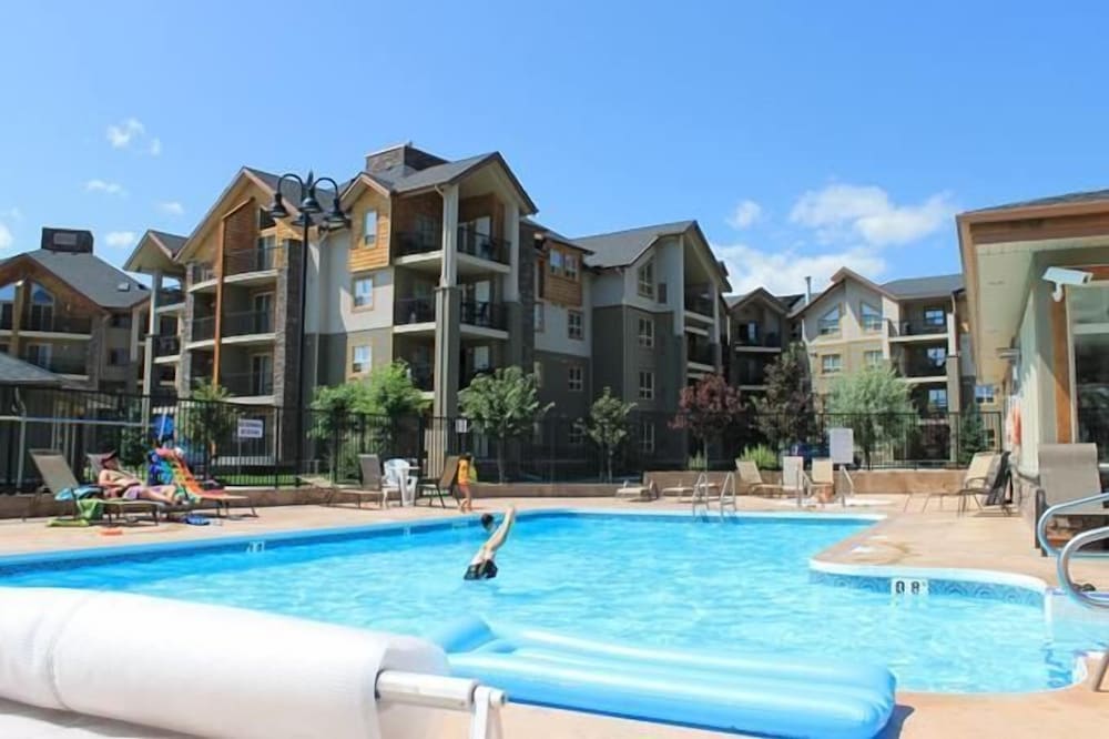 BEAUTIFUL LAKESIDE CONDO PERFECT FOR FAMILIES