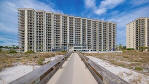 Unclassified image, 3 of 63, button - 2 Bedroom Sleeps 8! Phoenix VI 61509 (Orange Beach)