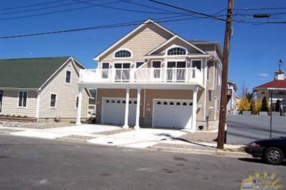 209 E 80th Sea Isle City 10 years young. Big beautiful home 2blocks to the beach