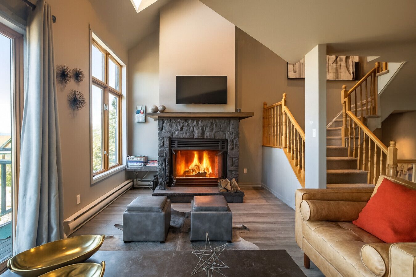 Smart TV, fireplace, stereo