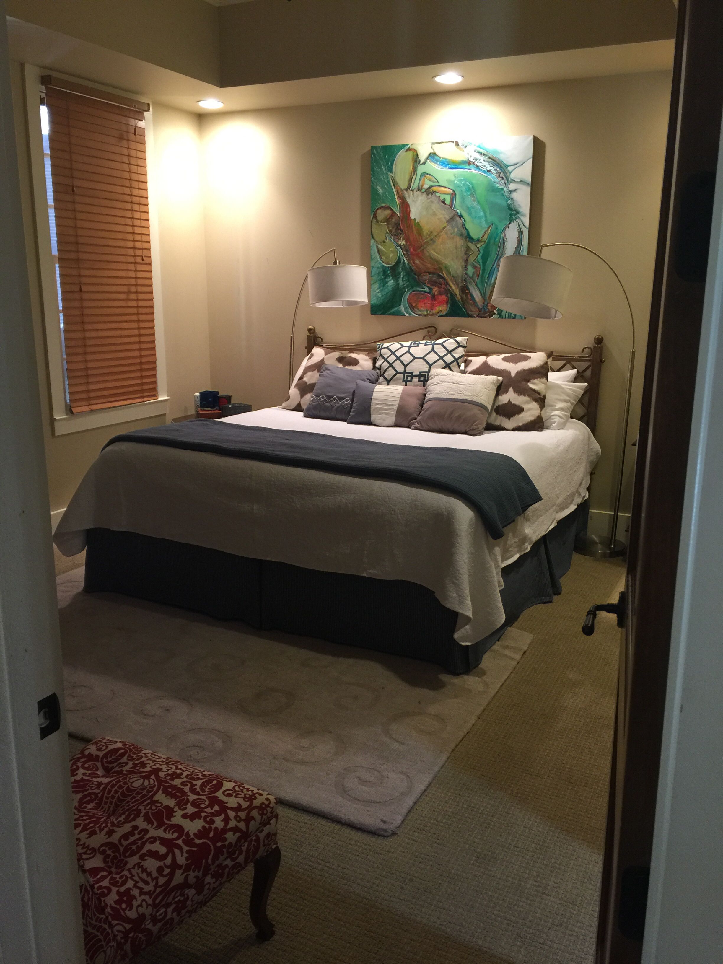 Lux 2BR Condo on the Square. 1 mile walk to stadium.<br>