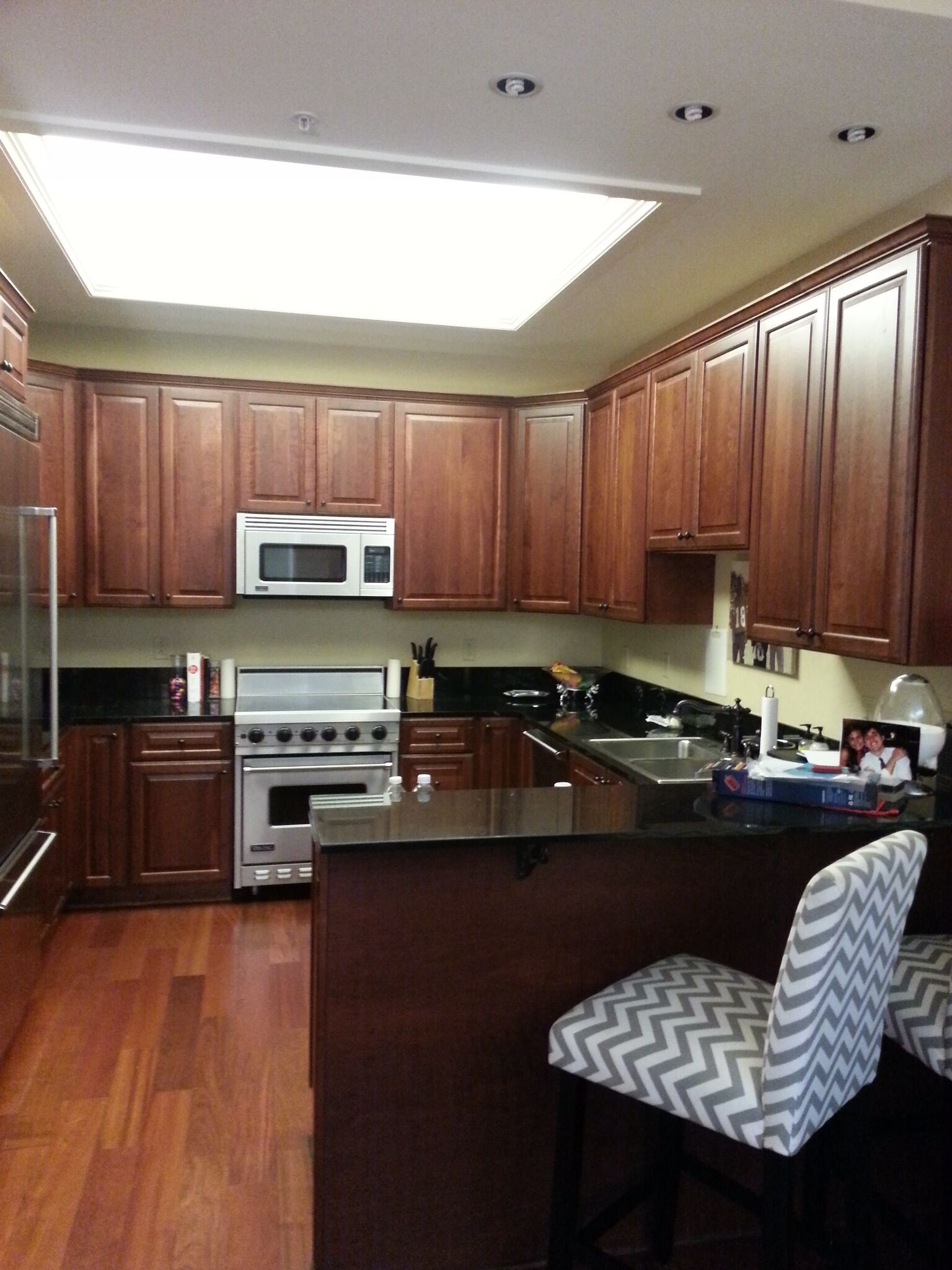 Lux 2BR Condo on the Square. 1 mile walk to stadium.<br>