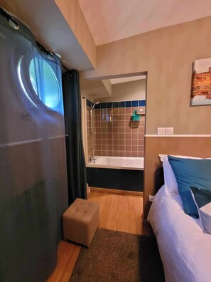 Decoración personalizada, muebles diferentes y escritorio 