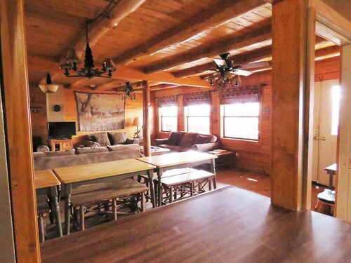 Huge Log Cabin Perfect for Family Reunions & Church/Corporate Retreats