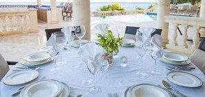 Outdoor dining - Villa Sandcastle (The Valley)