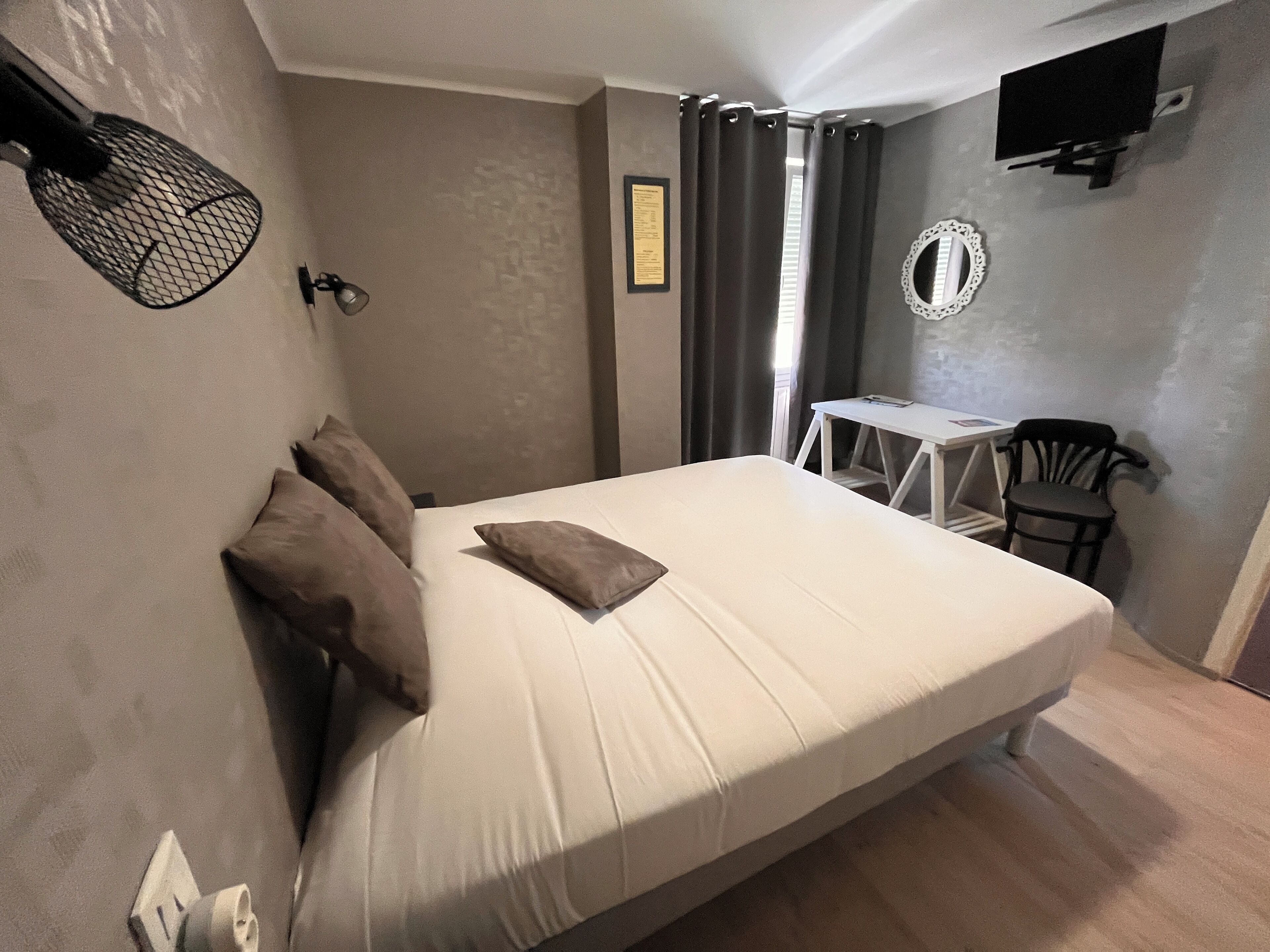 双人房 | 特色装修、特色家居、办公桌、隔音