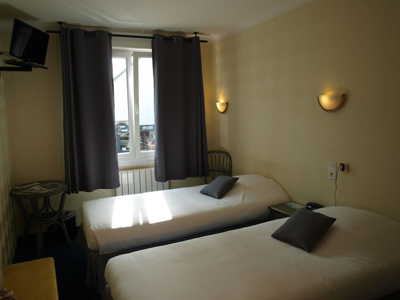 individually decorated, individually furnished, desk, soundproofing