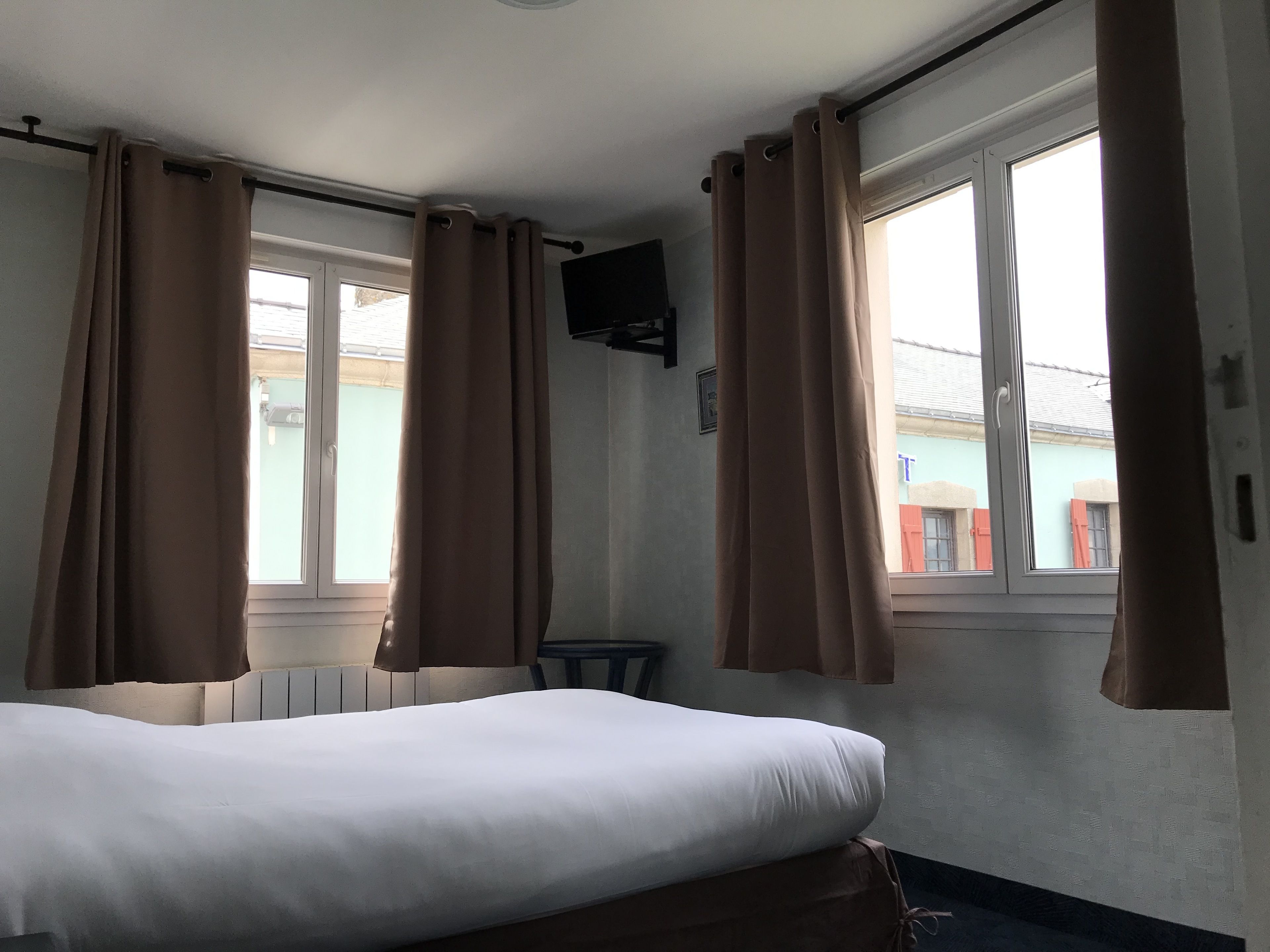 individually decorated, individually furnished, desk, soundproofing