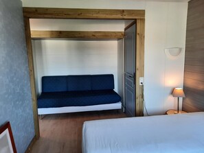 Decoración personalizada, muebles diferentes y escritorio 