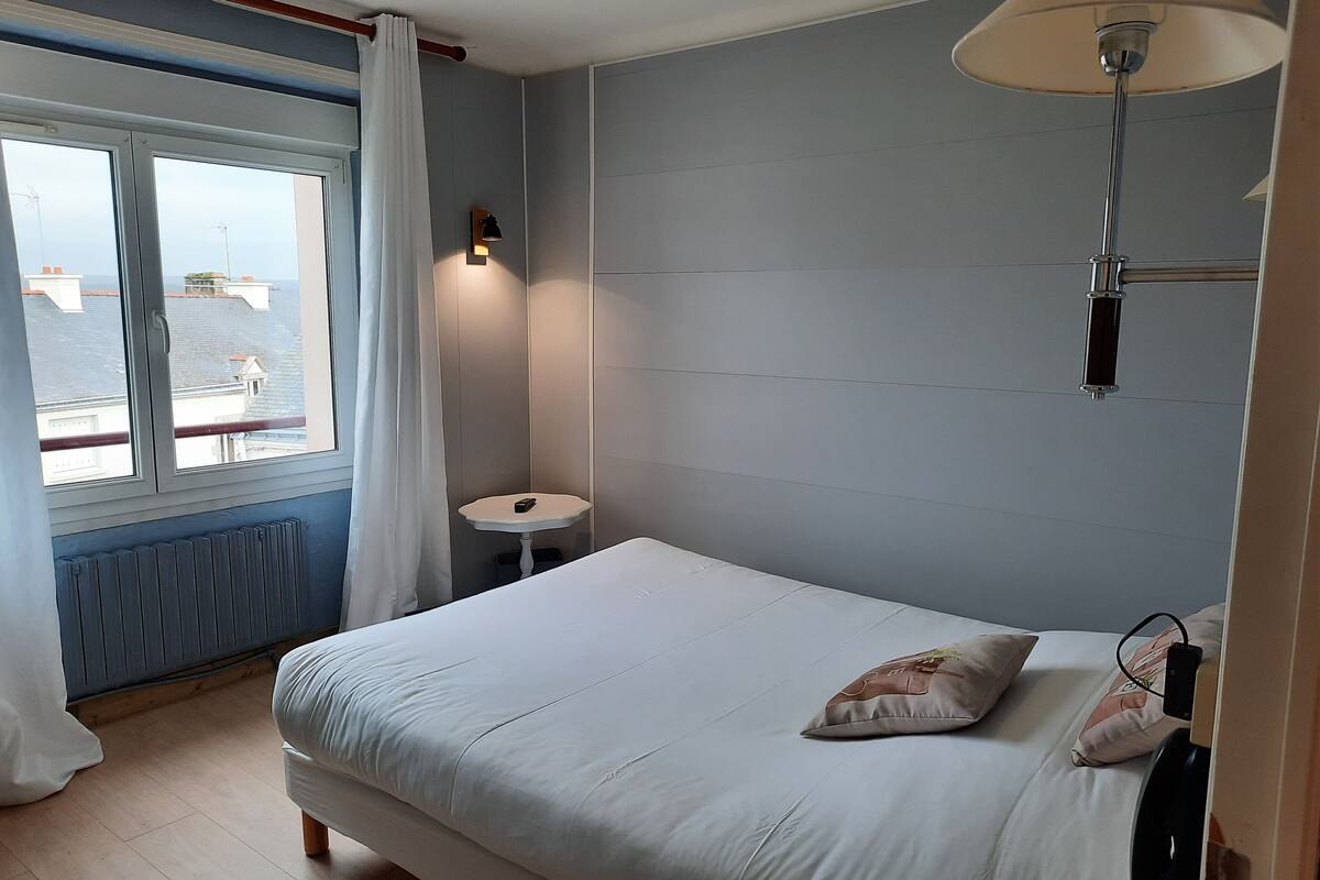 individually decorated, individually furnished, desk, soundproofing