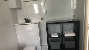Shower, towels