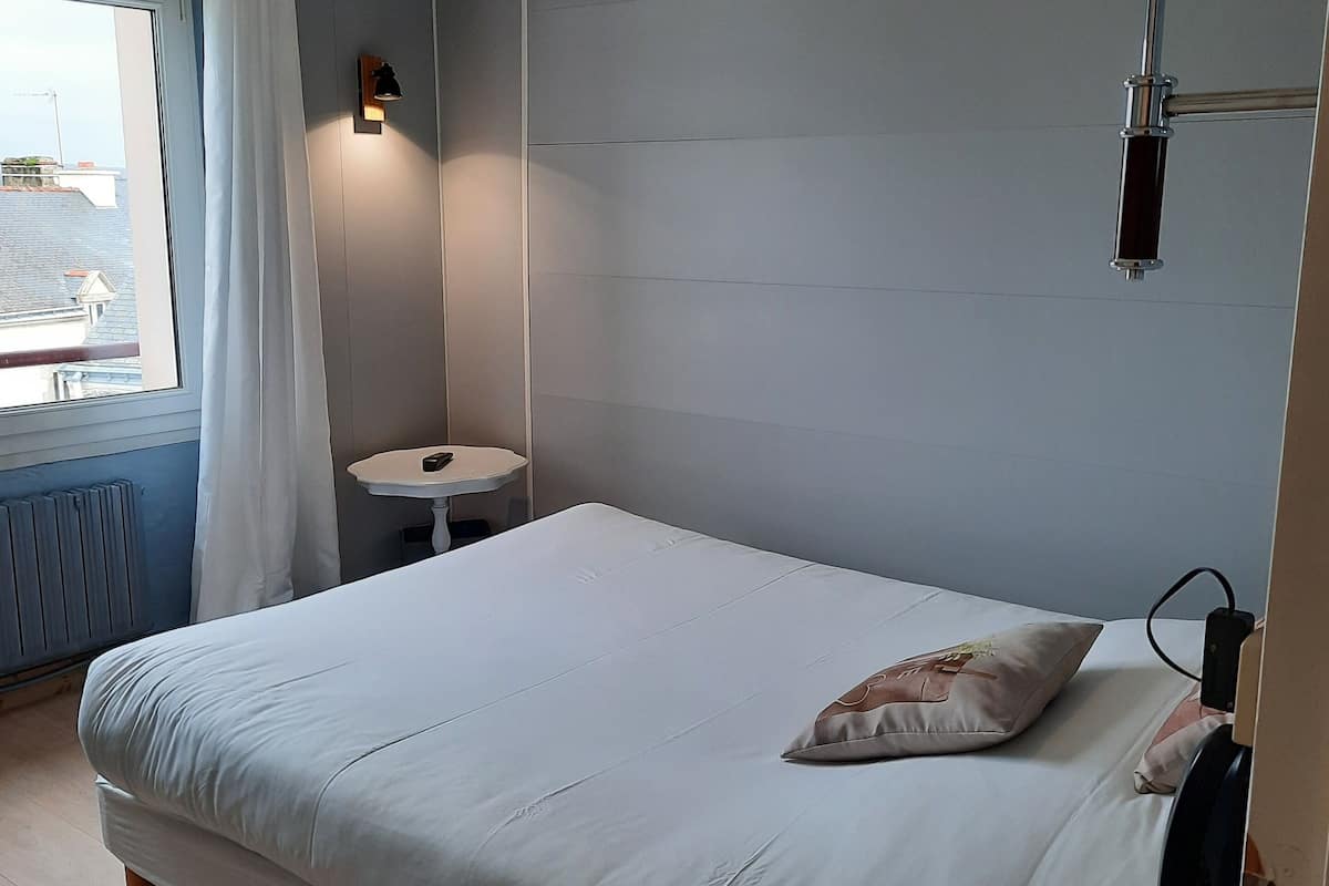 individually decorated, individually furnished, desk, soundproofing