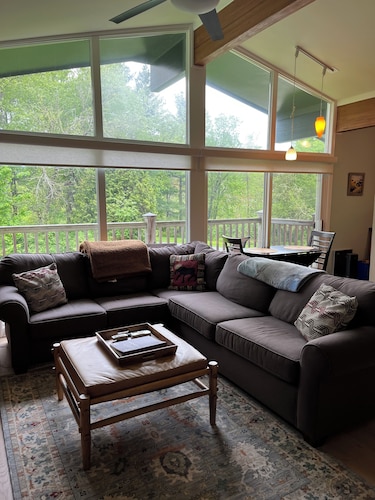 Stowe 2 BR / 2 BA Vacation Condo off Mountain Road