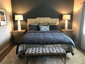 4 habitaciones, escritorio, tabla de planchar con plancha y wifi