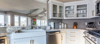 Magical Retreat!  Contemporary and Cozy Park Hill!