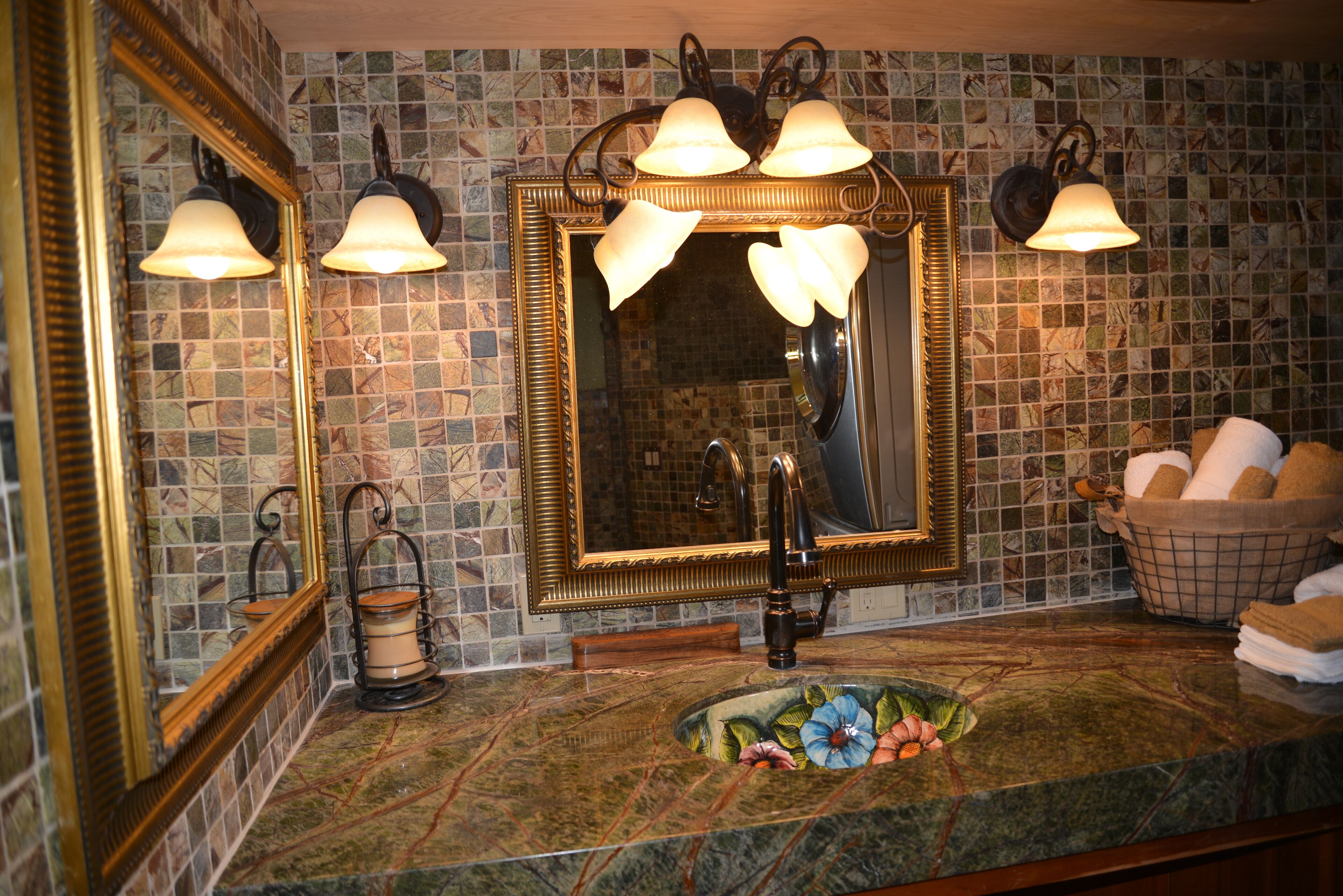 This is an exclusive vineyard cottage, ready for a Romantic or relaxed getaway .