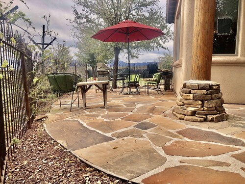 This is an exclusive vineyard cottage, ready for a Romantic or relaxed getaway .