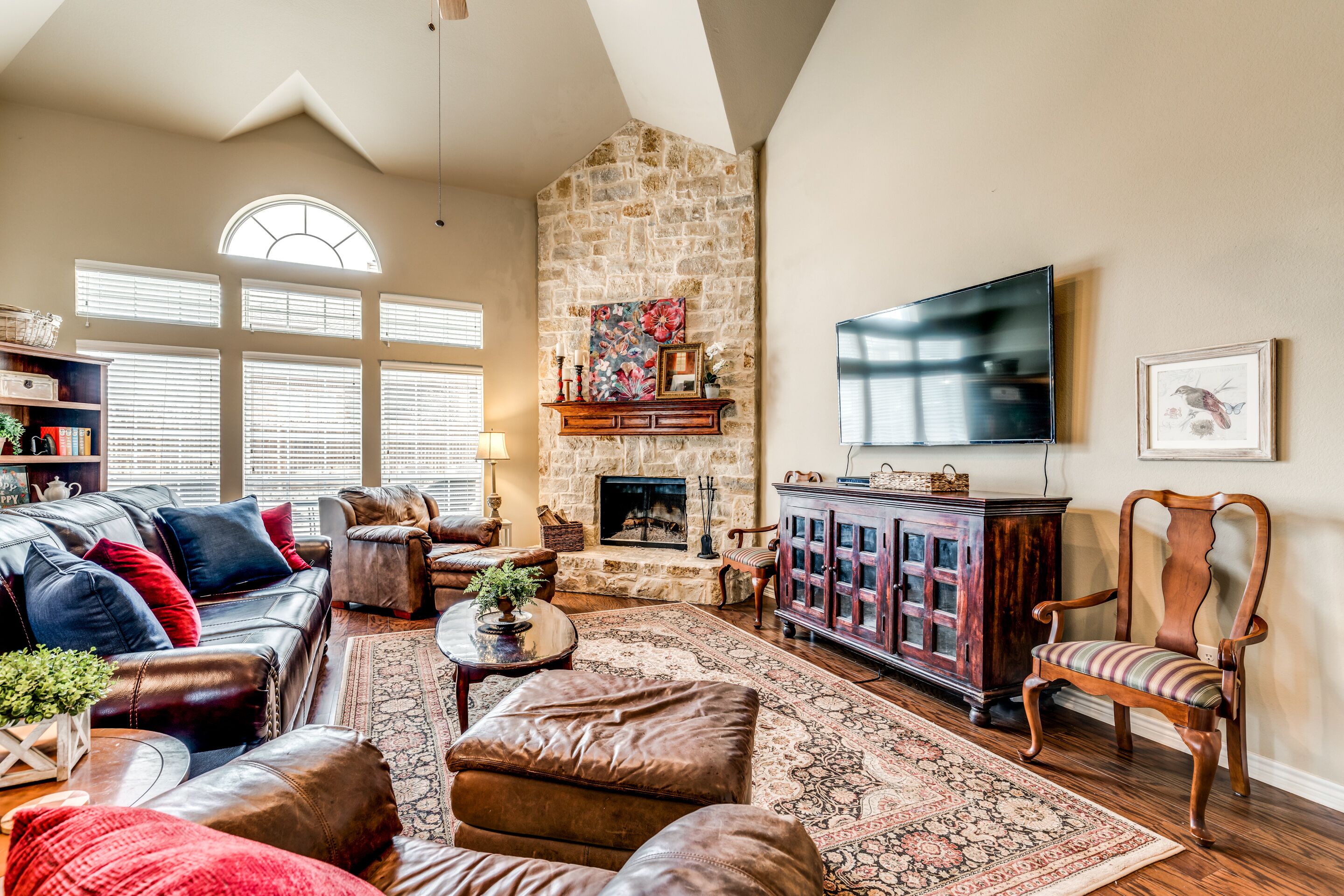 Fabulous 6 Bedroom, 4 Bath Pool Outdoor Kitchen Media 3 Kings, 6 Queens, 1 Fu