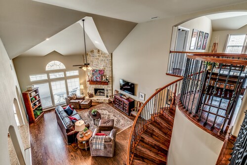 Fabulous 6 makuuhuoneen, 4 kylpyammeen uima-allaskeittiö 3 kuninkaat, 6 kuningatar, 1 Fu