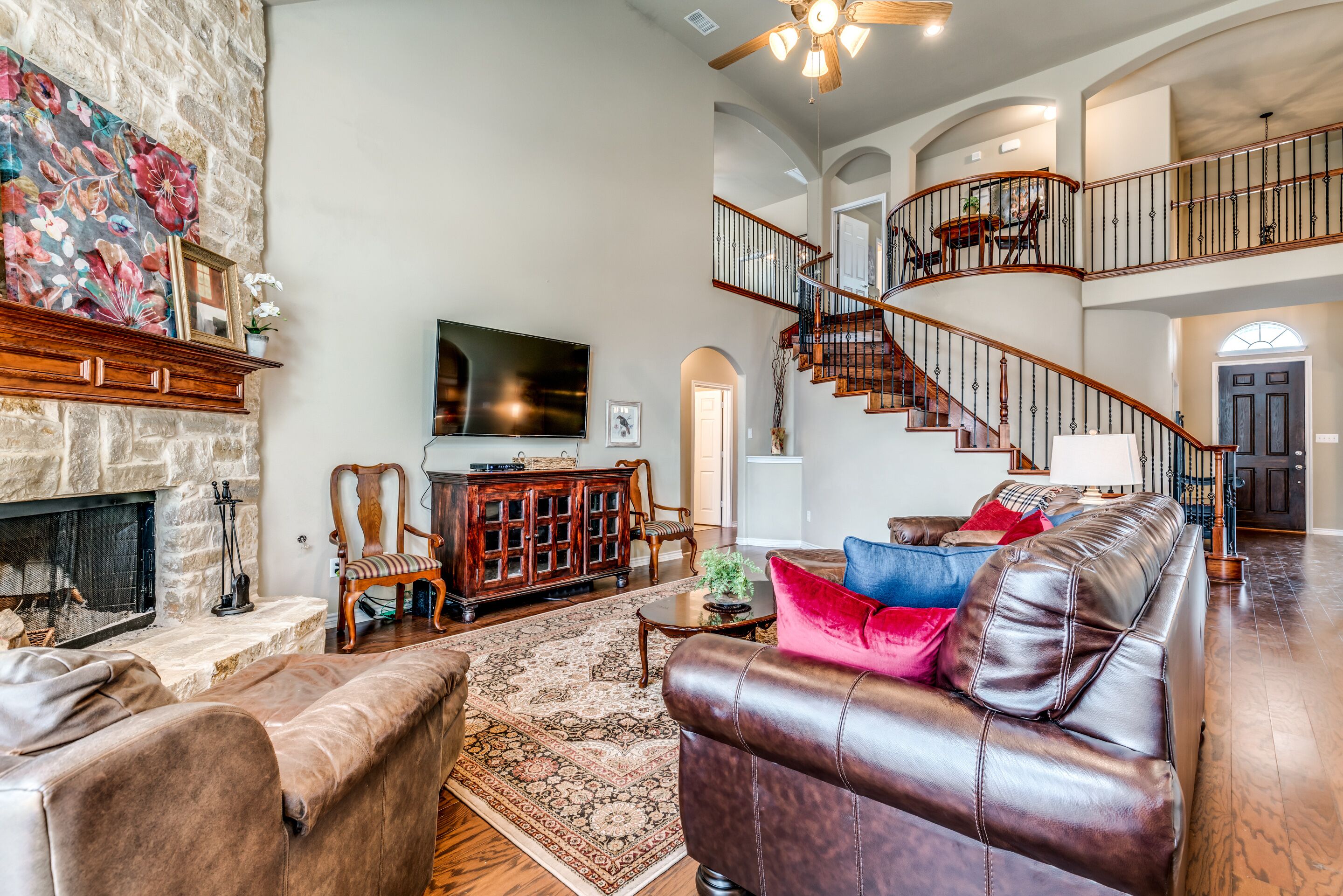 Fabulous 6 Bedroom, 4 Bath Pool Outdoor Kitchen Media 3 Kings, 6 Queens, 1 Fu