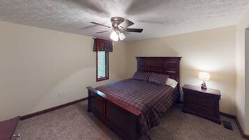 4 bedrooms, iron/ironing board, WiFi (free), bed sheets