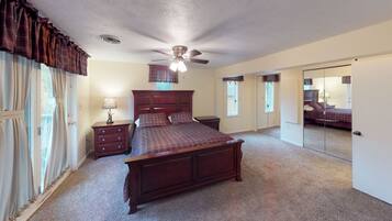 4 bedrooms, iron/ironing board, WiFi (free), bed sheets