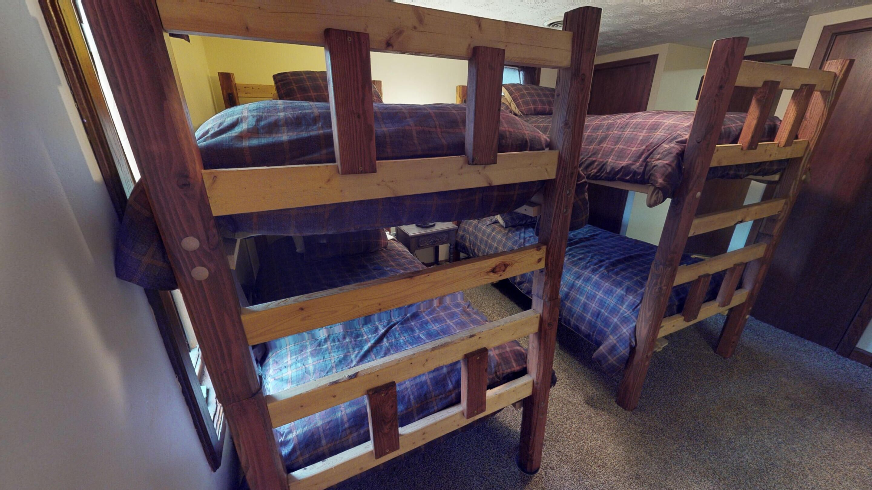 4 bedrooms, iron/ironing board, WiFi (free), bed sheets