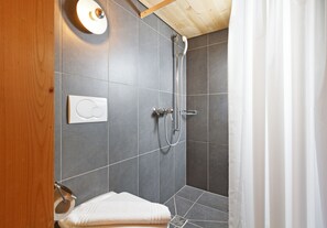 Kamar Double Ekonomi | Shower kamar mandi