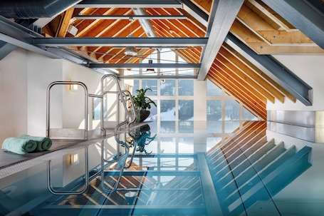 Indoor pool. Hirschen Guesthouse - Village Hotel