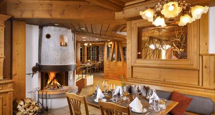 Hirschen Guesthouse - Village Hotel