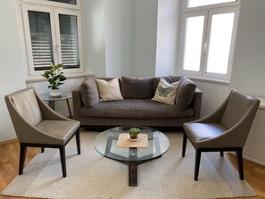 Smart TV, books - 15th Century Old Town 2 Bedroom Apartment sleeps 5 (Dubrovnik)