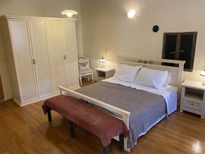 2 chambres, bureau, fer et planche à repasser, Wi-Fi