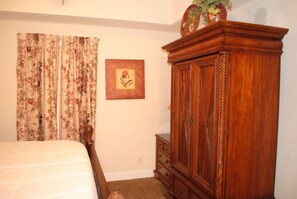 1 bedroom, iron/ironing board, WiFi, bed sheets - Ground Floor 1FL - Beachfront - Self Check-in/Out - Optional beach services (Panama City Beach)