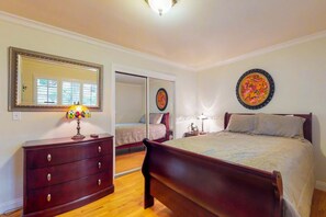 3 bedrooms, internet, bed sheets