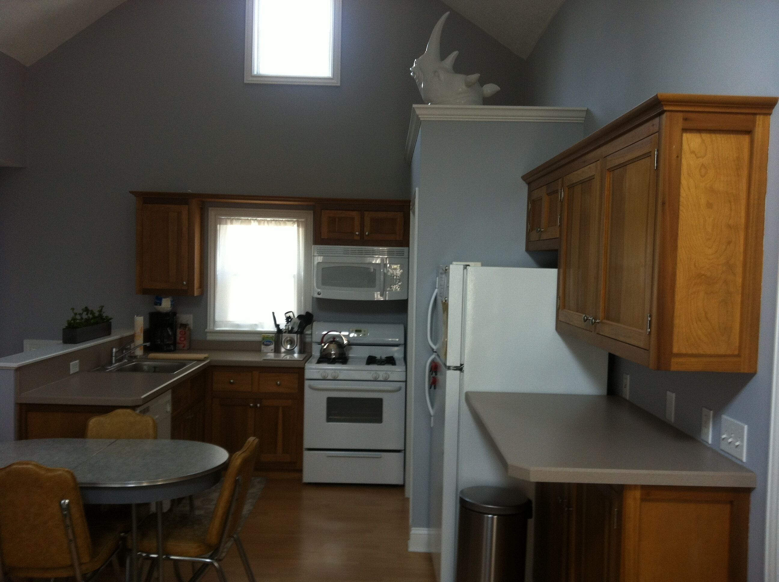 Chic 2BR in Little Italy, Cleveland. Hosting since 2011. Modern meets tradition.