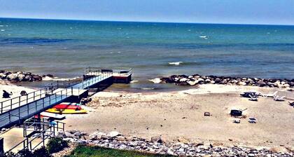 LAKEFRONT CONDO#111 3BR/2BA-private beach, indoor pool -