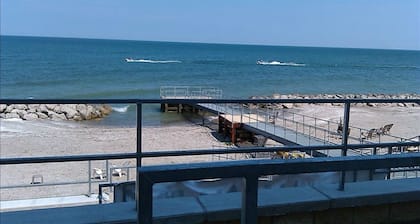 LAKEFRONT CONDO#111 3BR/2BA-private beach, indoor pool Rent 3 get 4th free-ask