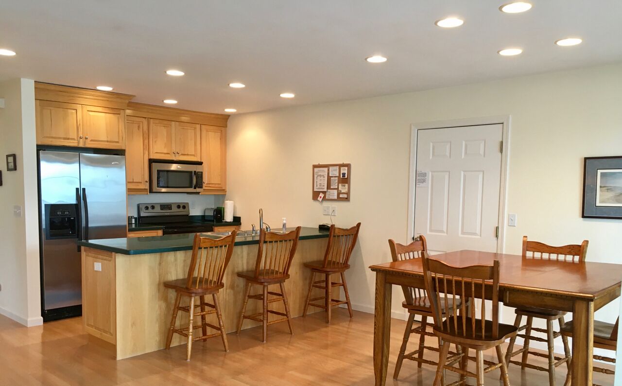 Lake Michigan Sand Beachfront Condo, Spectacular Views, Sunrise Shores, WiFi