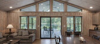 6BR Lakefront - Private Dock - Game Room - Walk to Lakeview Lodge/Pool