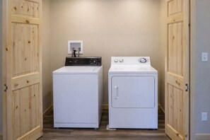 Luokittelematon kuva, 2 kautta 42, painike