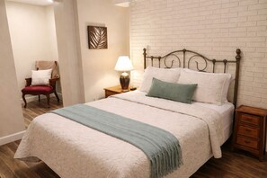 7 bedrooms, WiFi, bed sheets