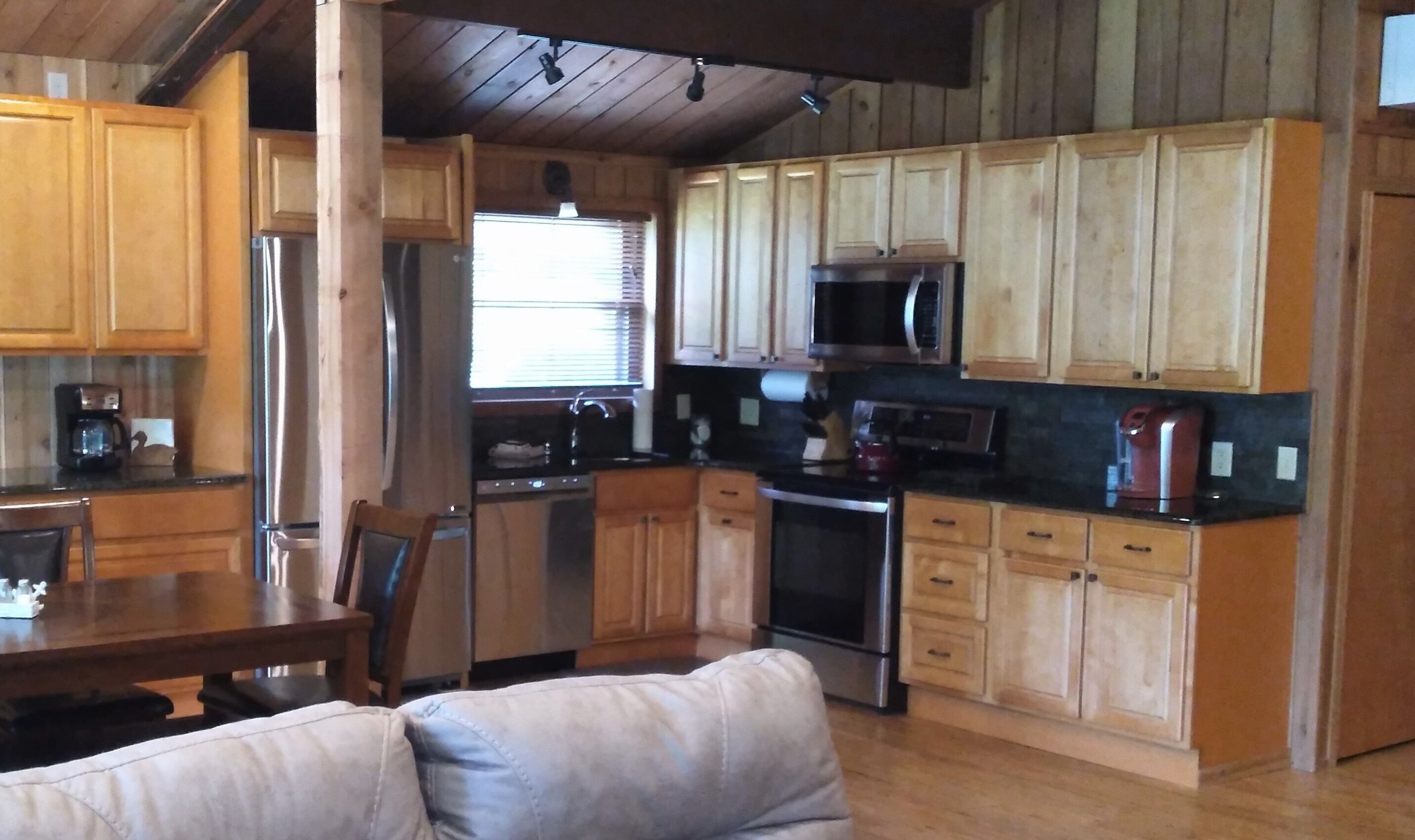 LAKE FRONT 6 BEDROOMS  4 BATHS  SLEEPS 14