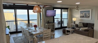 Amazing Views, Oceanfront Penthouse for families or large groups sleep 12 +