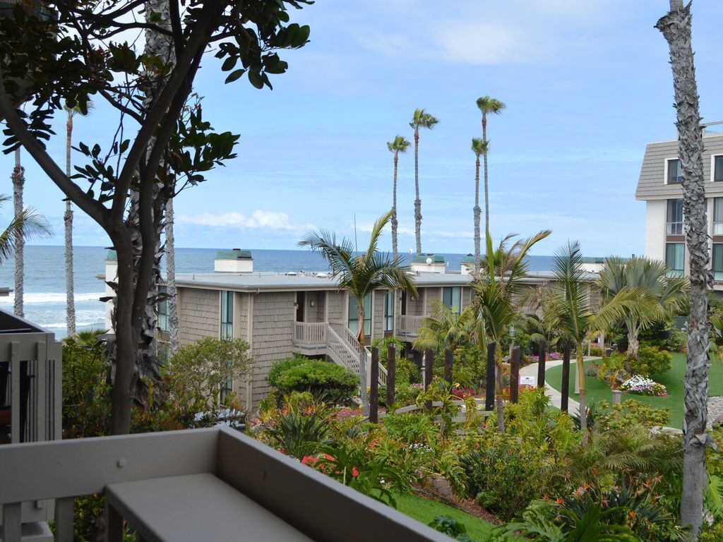 2nd unit in from the ocean in D building-Newly Remodeled-Shows Like a Model Home