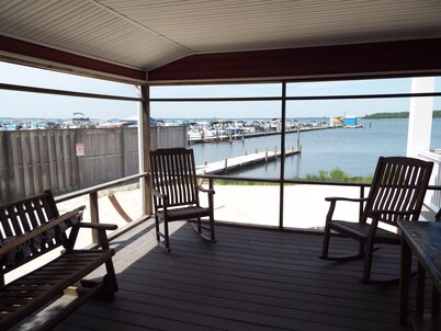 Bayfront Home Private Beach &Dock Heart of Dewey Beach Dog/Kid Friendly!