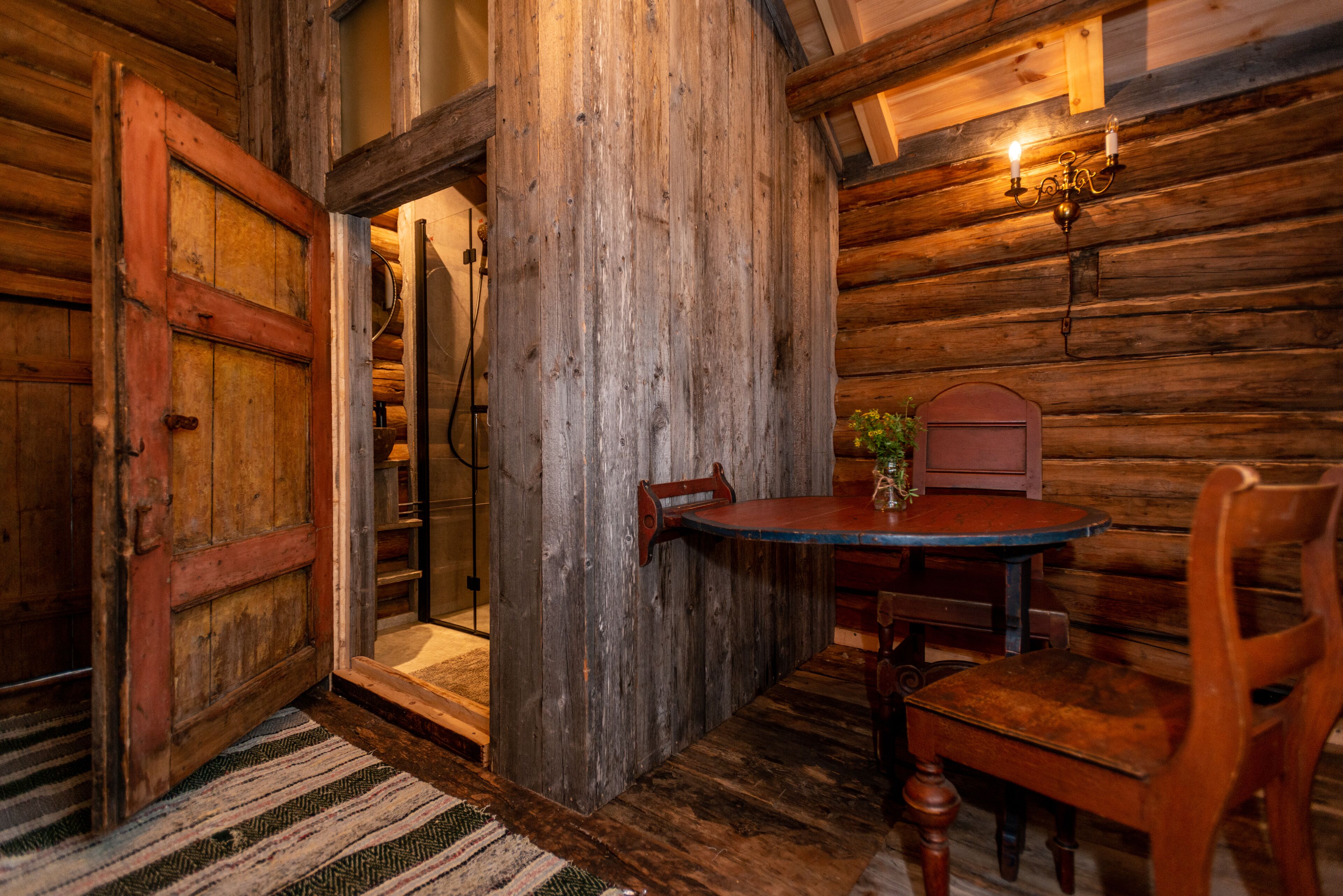 Tradisjonelt dobbeltrom | Bad | Kombinert dusj/badekar, dype avslapningsbadekar og regndusjhode