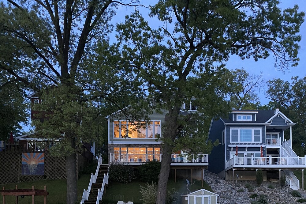 HUGE 5 Bedroom Lake House Retreat On Crooked Lake