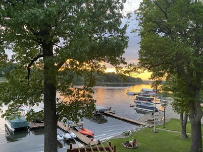HUGE 5 Bedroom Lake House Retreat On Crooked Lake
